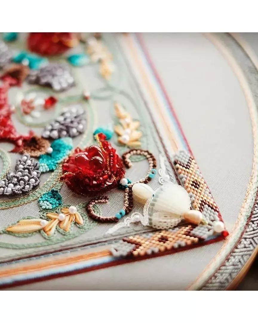 当一个程序员迷上了刺绣，就算手骨折了也无法阻止她……