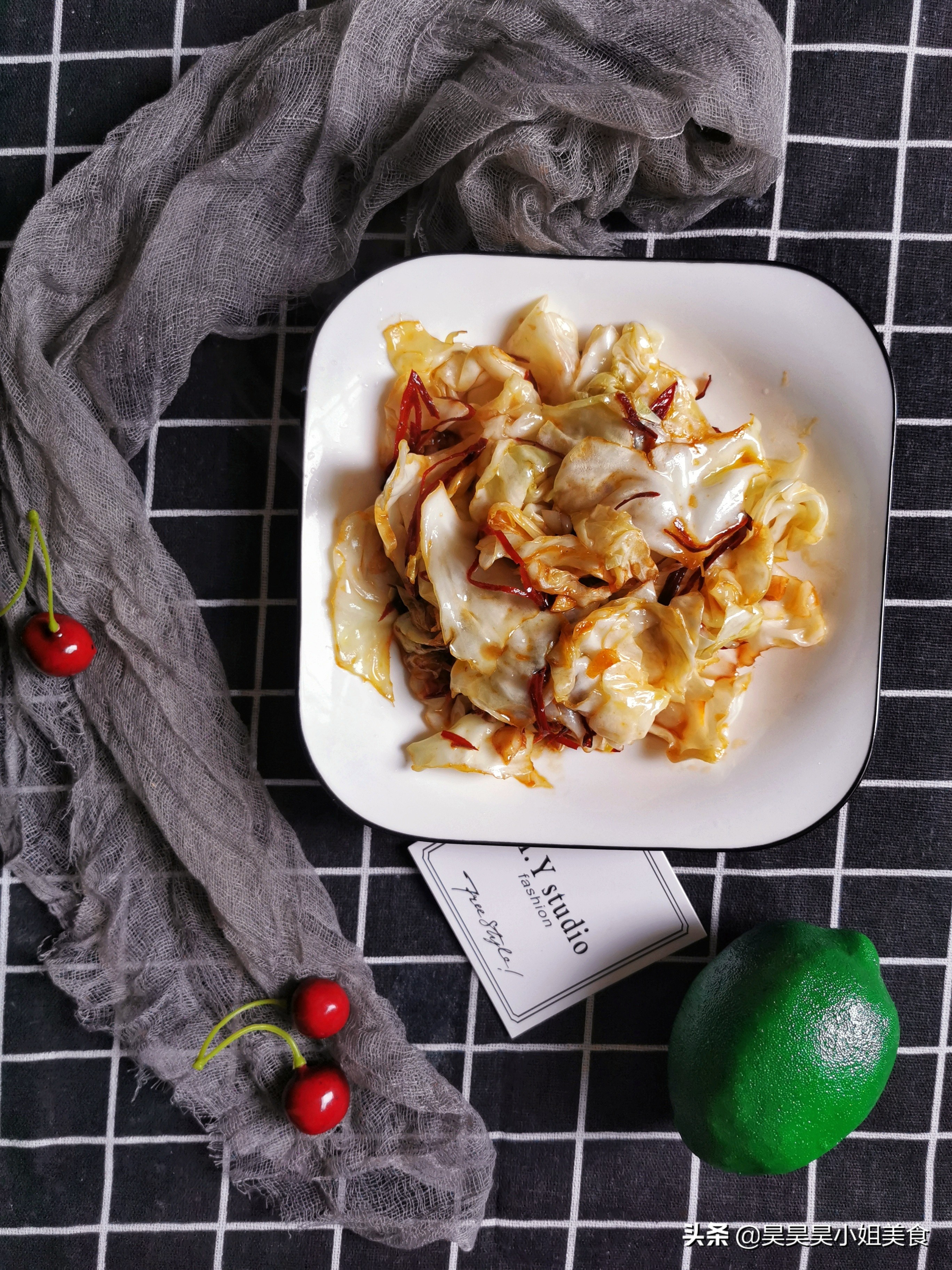 包菜这样炒，掌握这一步，口感脆嫩，10分钟搞定晚饭