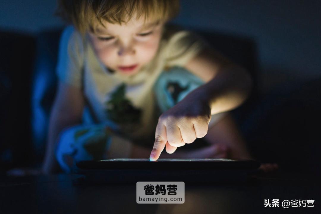 贾静雯孩子弱视,贾静雯女儿咘咘先天弱视是真的吗