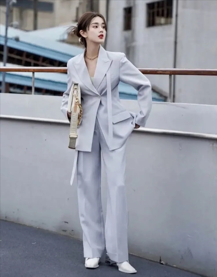 今年最时髦的阔腿裤穿搭法,今年超火的阔腿裤穿搭显高