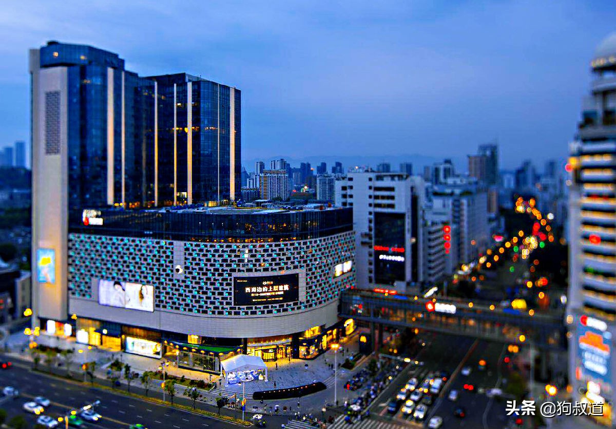 福州商业圈没有yyds，大洋百货陷落记