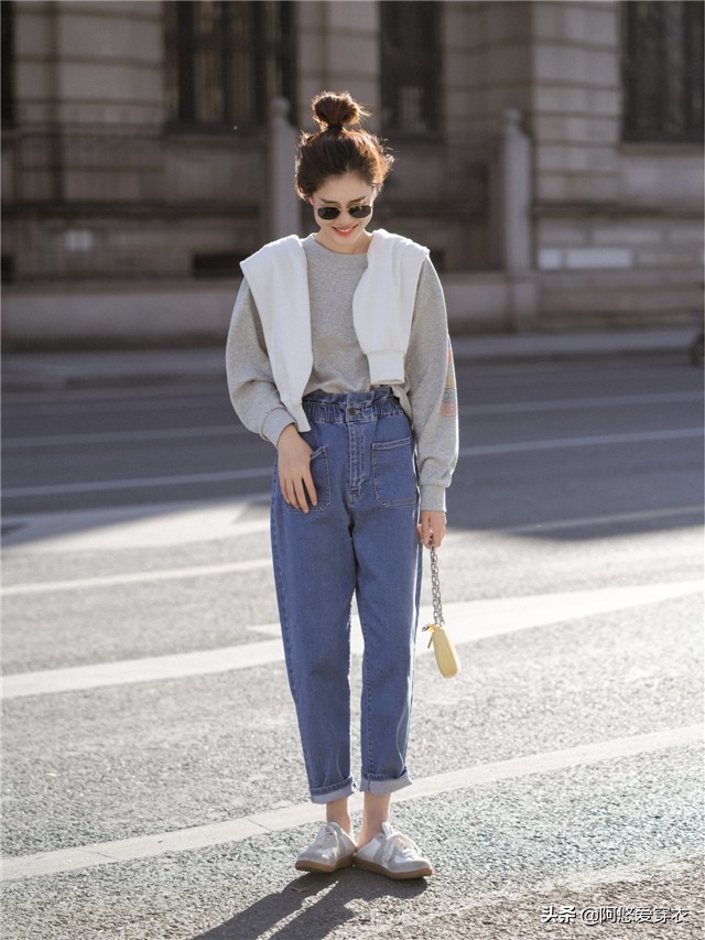 今春“回头率”超高的穿搭技巧：上短下长、上浅下深、上简下繁