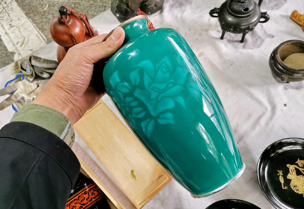 沈阳古玩地摊买日瓷杂货：东西好多，价格好诱人，这是怎么弄来的