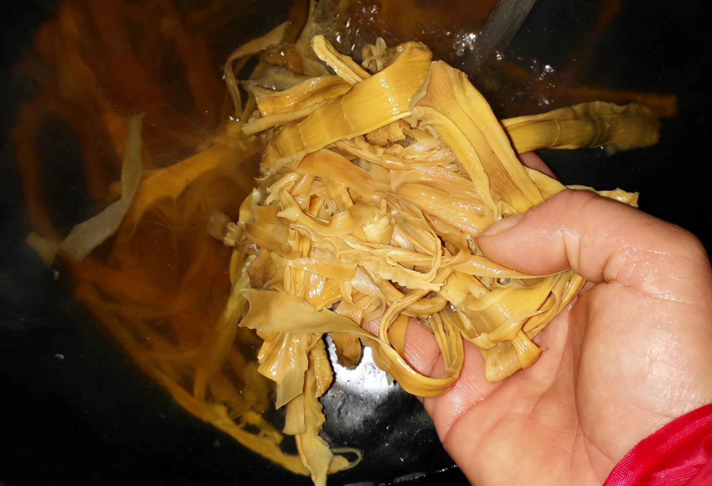 晒笋干怎么焯水,晒干笋干不发黑的正确方法