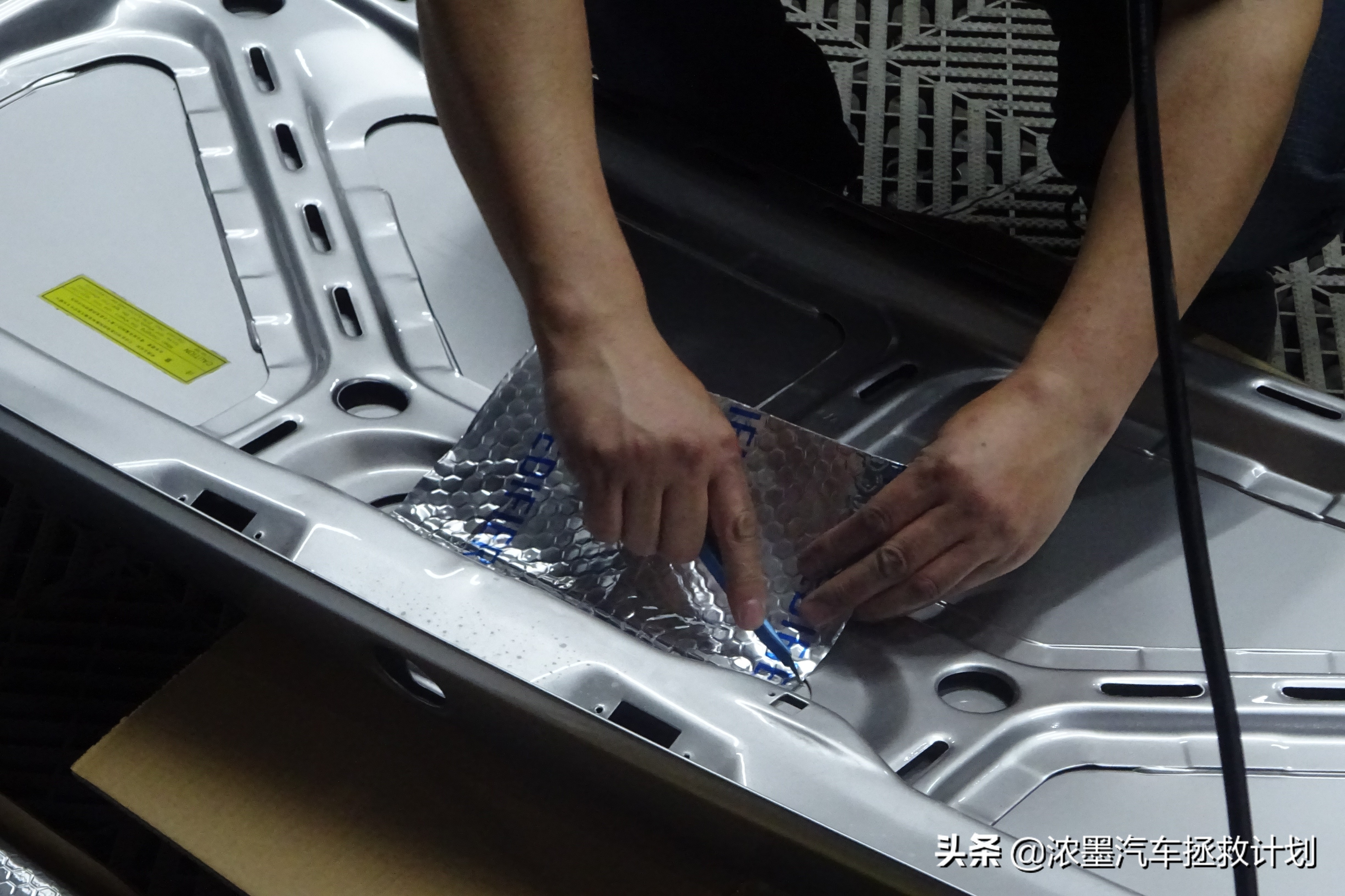 「妙手生花」重建一台战损级桑塔纳，带给它历经千般后的华丽重生