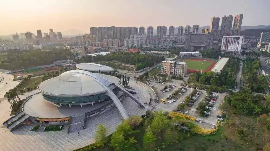 绿茵场上挥汗如雨线上活动风生水起，职工足球总决赛了解一波