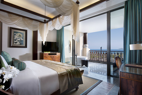 去三亚自由行住酒店还是民宿,去三亚旅游住哪最好