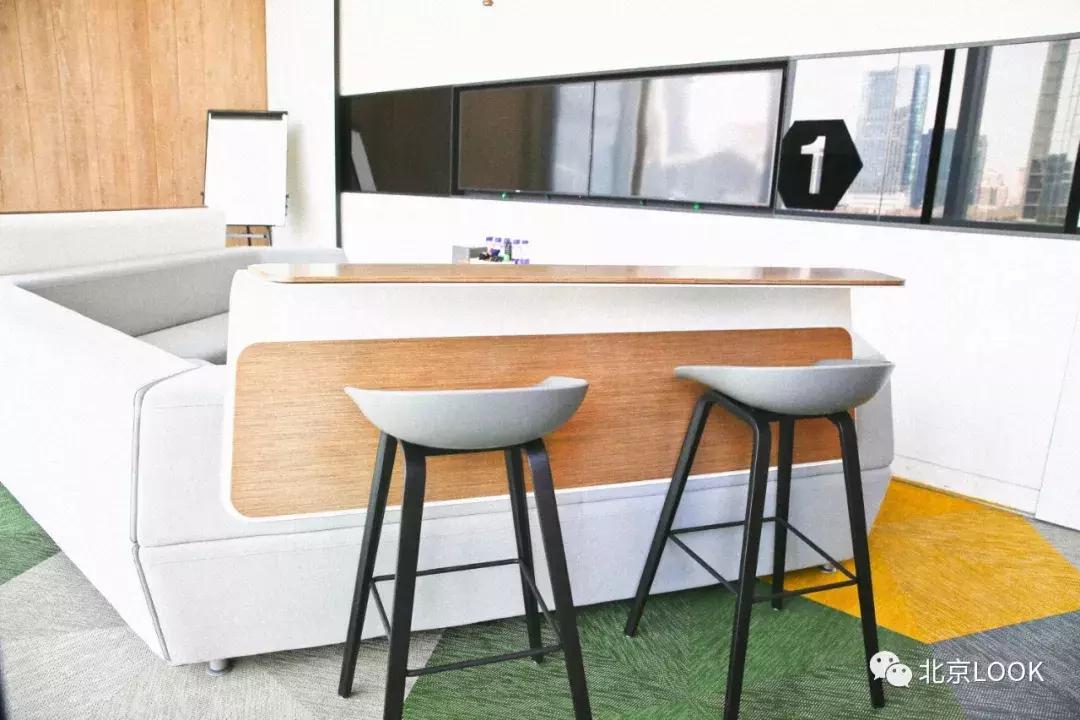 央视大楼对面网红餐厅,央视大楼隔壁酒店