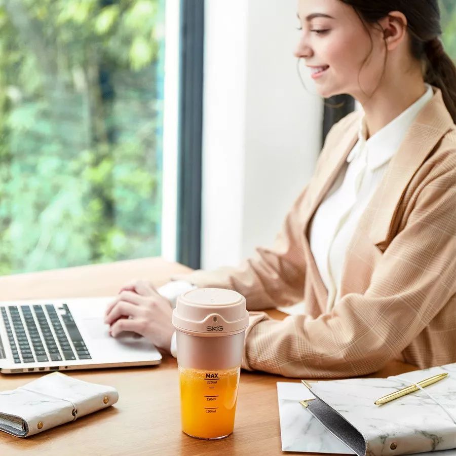 榨汁机容易清洗出汁率高,网红榨汁杯便携式小型