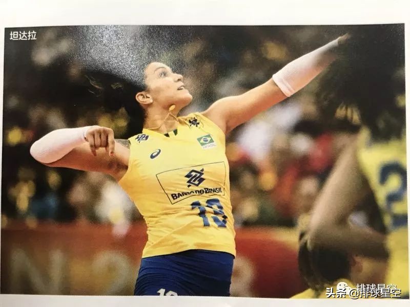 胡进扣球,排球胡进