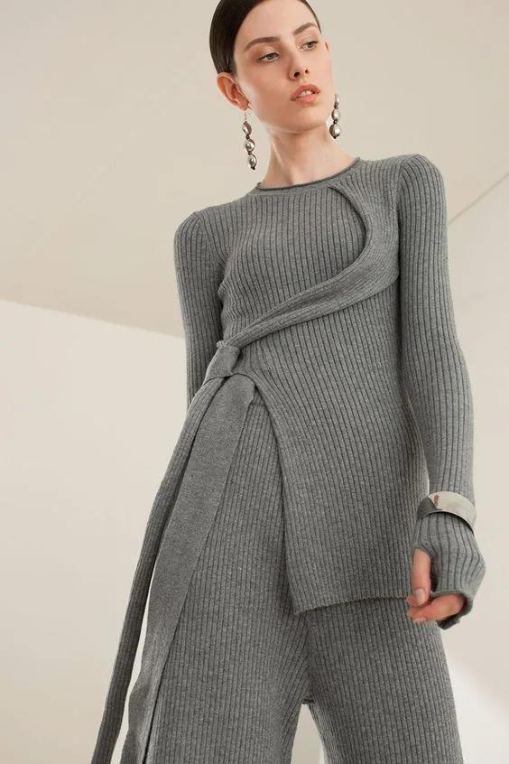 马蹄裤和喇叭马蹄裤哪个更显腿长,高腰显瘦马蹄裤