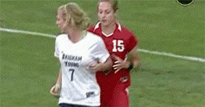 足球搞笑gif动图,足球场上的爆笑段子