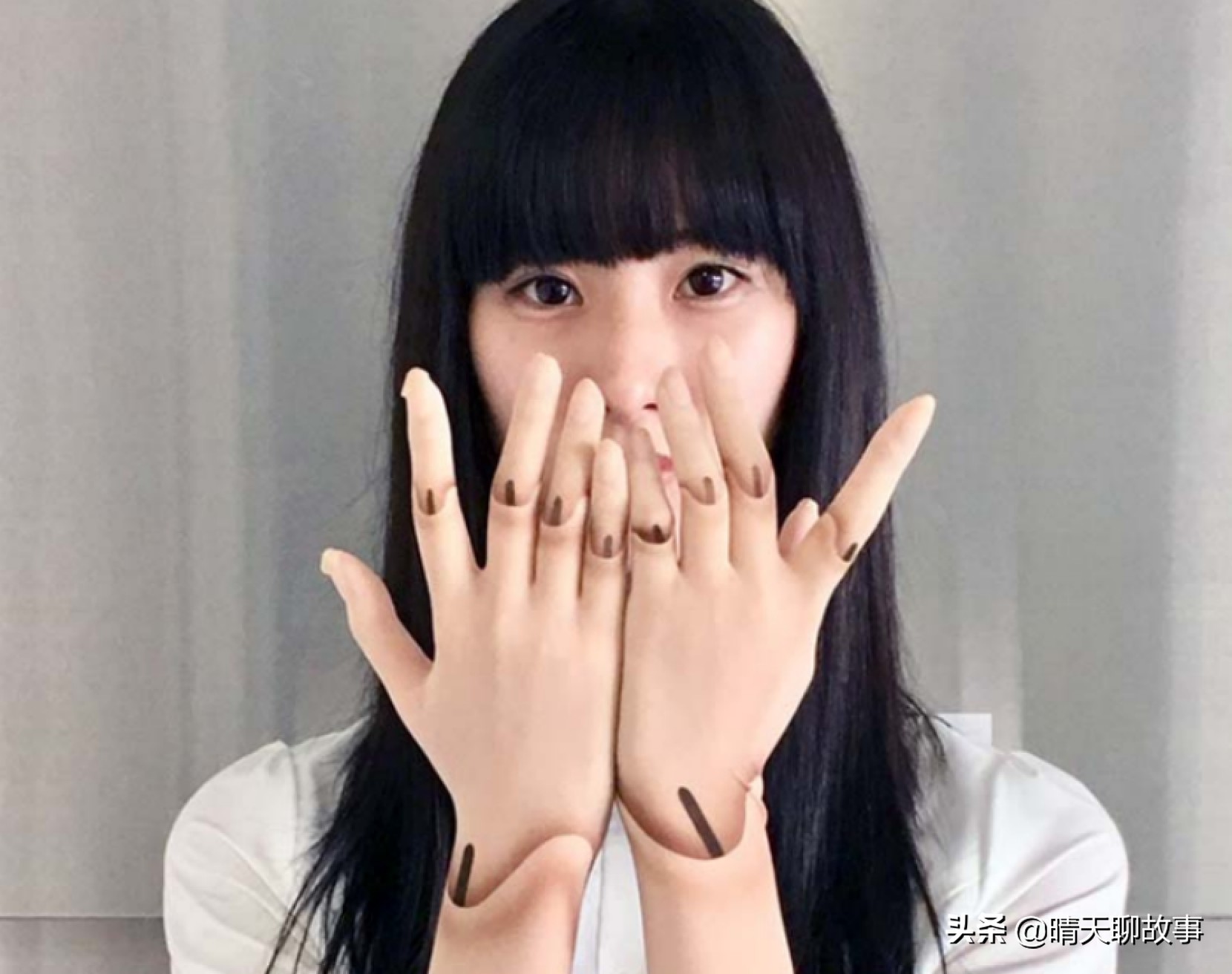 日本女孩在中国被围观,日本真人娃娃安娜贝尔