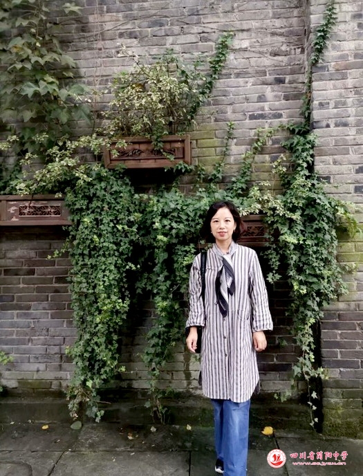 巾帼情深千般醉花开脉脉分外香