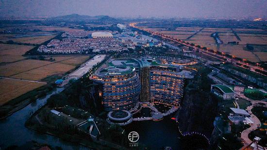 矿坑改造最美公园,矿坑改造湿地公园视频