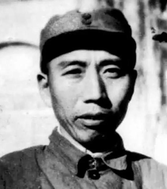 他曾紧急救驾毛主席，建国后中央规定，见主席不准带枪，他是例外