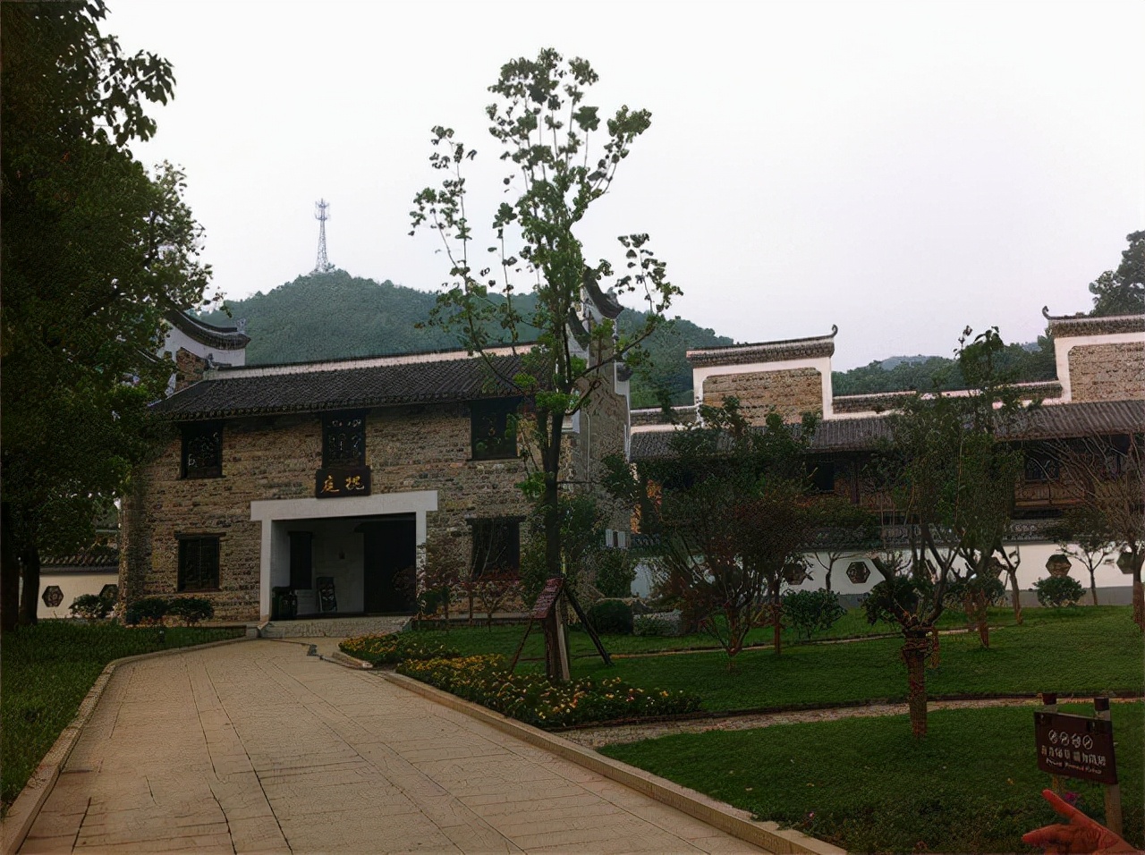 秋瑾：放弃做官太太，为封建女性发声倡导革命，死前曾遭丈夫家暴