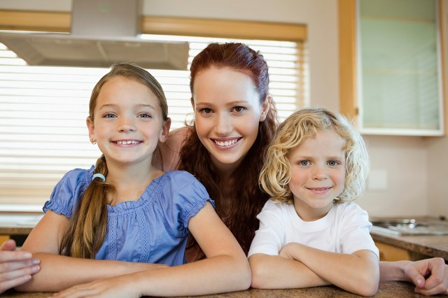 孩子哭闹着要买东西，你不想买，会怎么处理？看看最正确的做法