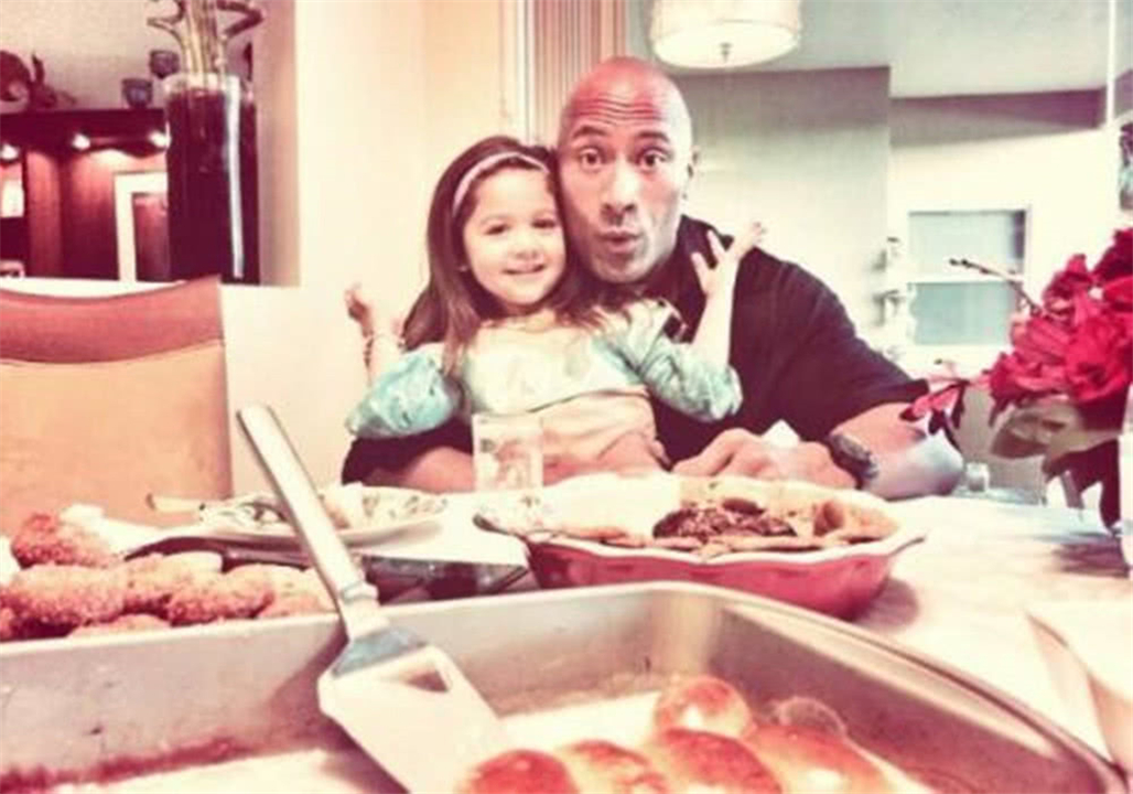 强森女儿一家四口,强森女儿到底有多厉害