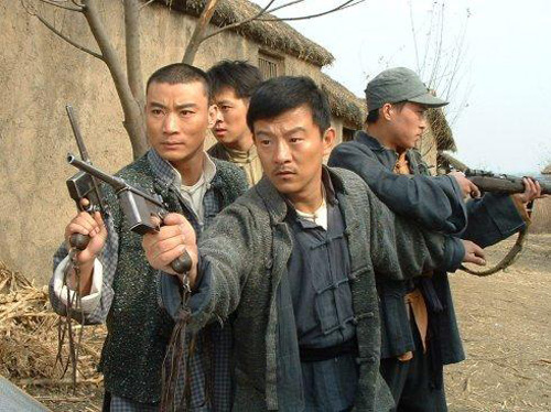 抗日战争时一个老兵多么珍贵,一老兵用纸造枪