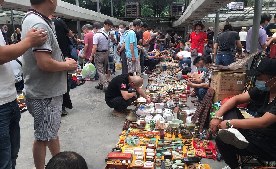 上海最大的地摊市场在哪里,上海浦东新区地摊