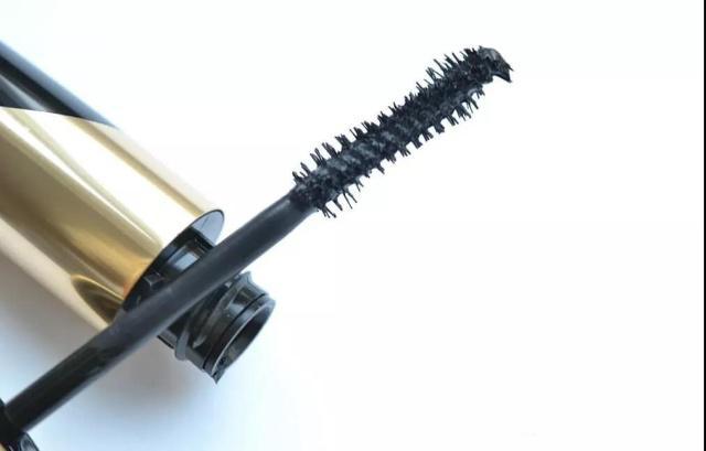 好用的睫毛膏让你电眼十足,放大双眼睫毛膏