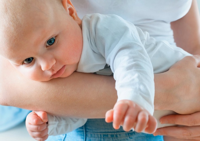 新生儿脐疝怎么处理比较好,新生儿脐疝怎么治疗好得快