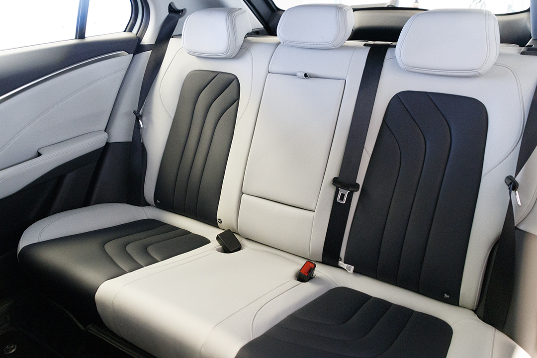 哪吒u新能源汽车推荐2021驾驭版,透明a柱的车