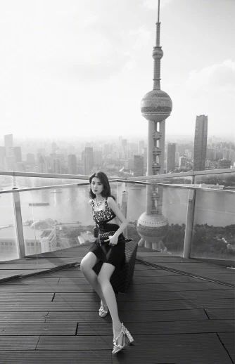 乔欣吊带小黑裙造型,乔欣红色吊带裙最新