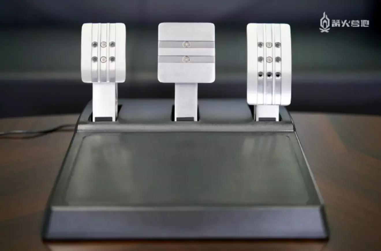 纯休闲玩赛车游戏用什么方向盘,用方向盘玩赛车