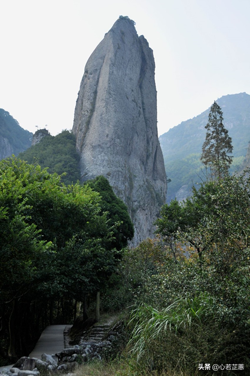 一座山可以用什么词来形容,形容一座山的风景词语