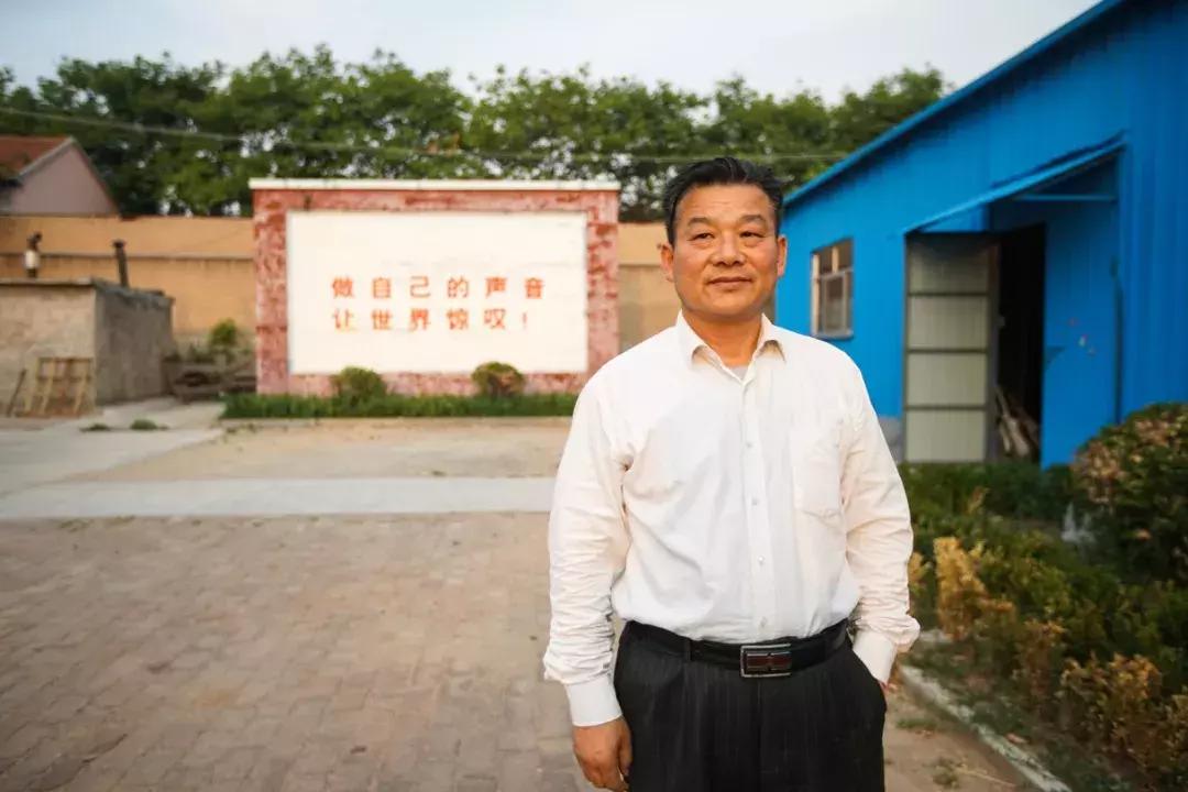 探访“网红”小镇:80万把乐器里的乡土经济学