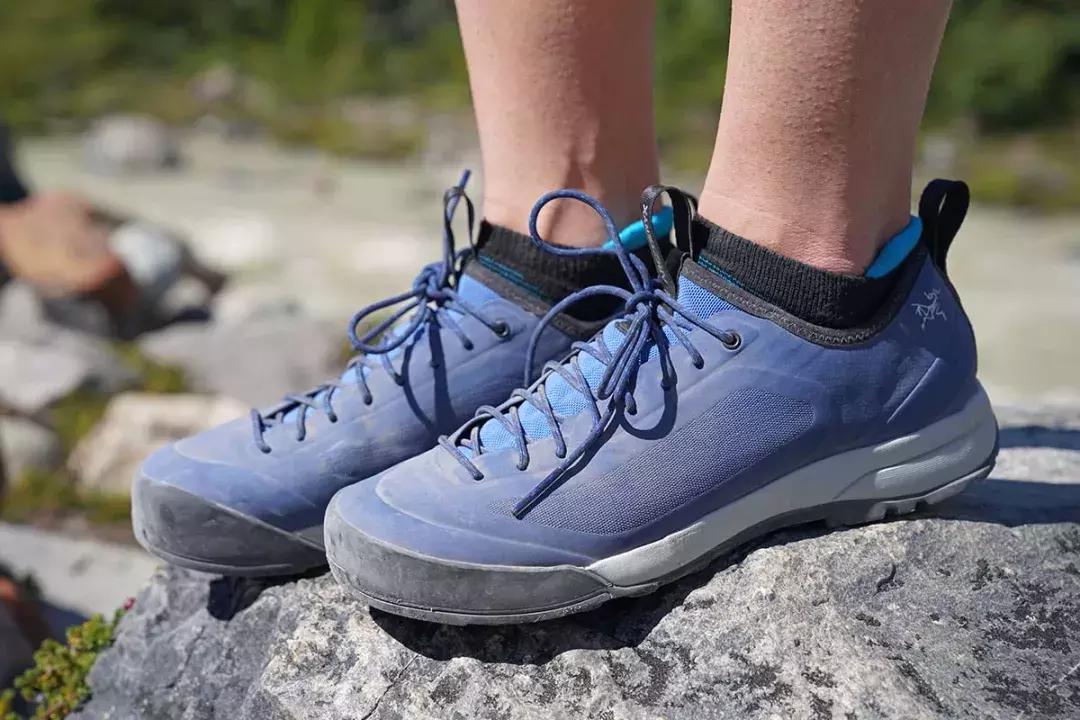 户外运动选择什么鞋,户外运动脚扭伤处理方式