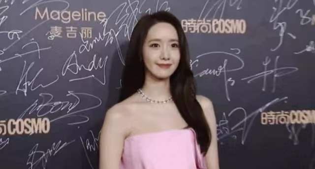 史诗级尴尬现场！口误一个接一个，她究竟是怎么了？