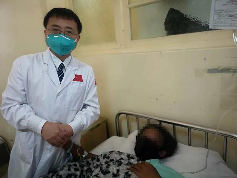 马普托女孩,马普托医生