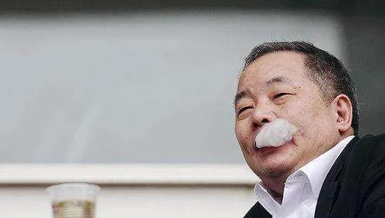 玩足球的房企,被足球踢死的运动员