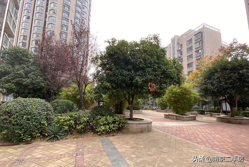 扎心！毗邻地铁，却房价垫底，业主吐槽：户型太奇葩