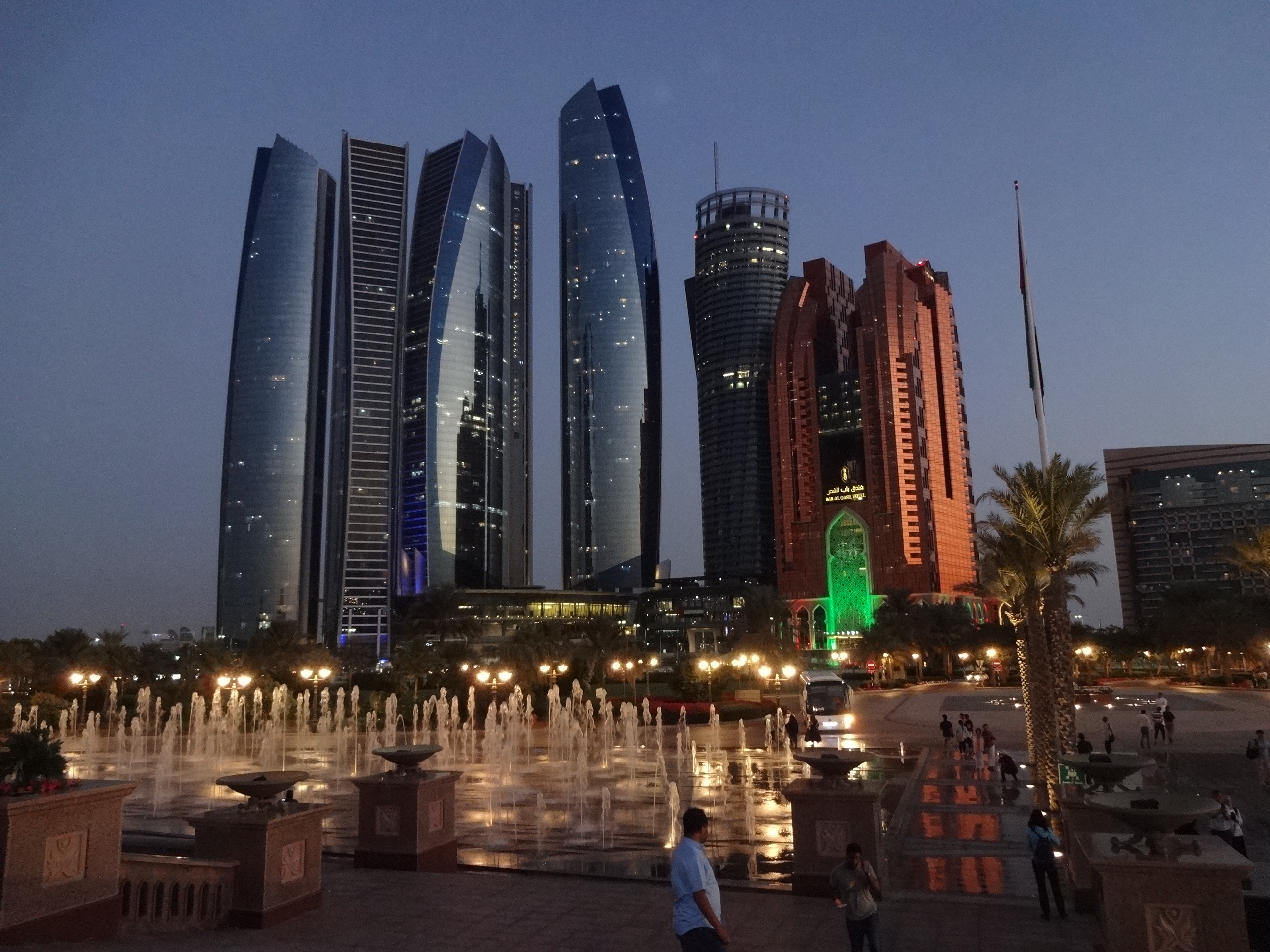 美女与幽灵融合,与幽灵少女的邂逅结局