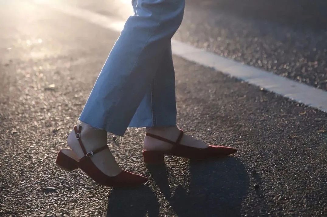 春夏值得入手的10款鞋子,秋天最时髦好穿的鞋这4双必买