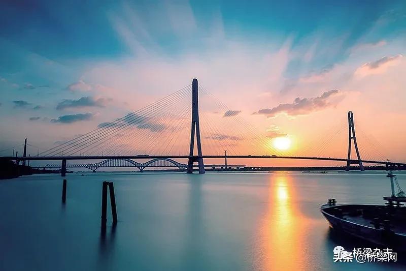 长江涌潮,长江浪涛汹涌澎湃视频