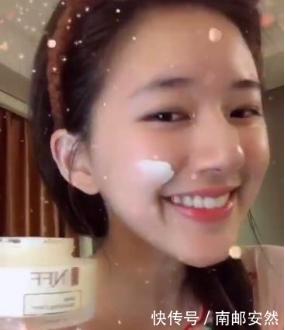 张韶涵和张嘉倪爱用的面霜，是屈臣氏“镇店之宝”，价格不到一百