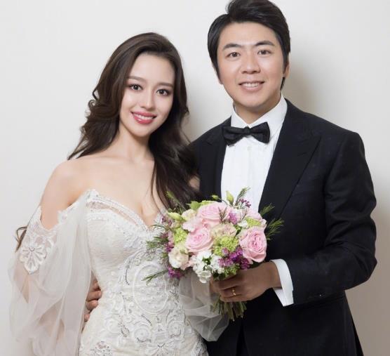 吉娜和郎朗沙漏裙,吉娜露肩礼服照片