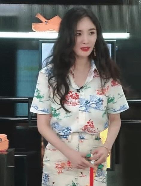 杨幂直播被测量手腕,杨幂直播回放杨幂视角