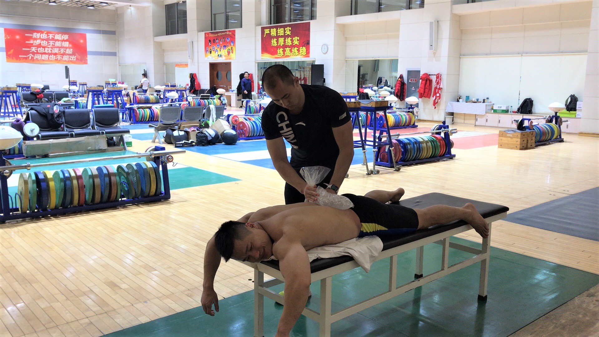 国家举重队爆发力,国家举重队从“心”出发投入冬训