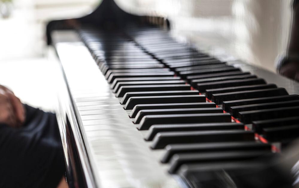 电子琴可以用钢琴演奏吗,电子钢琴可以当电子琴用吗