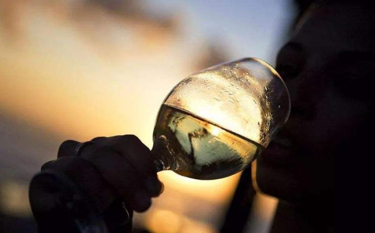 喝醉酒后可以吃解酒药吗,喝醉了怎么解酒可以喝什么饮料