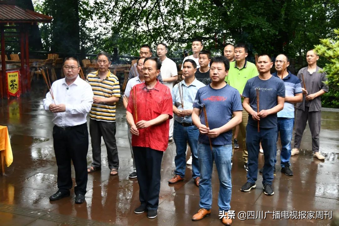 蒙顶皇茶公司主要领导龚开钦被收徒为非遗传人