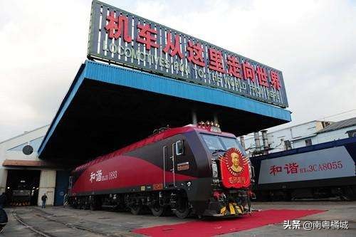 中国比较特殊的一趟直达特快列车,车次为Z1次列车,火车编号1893