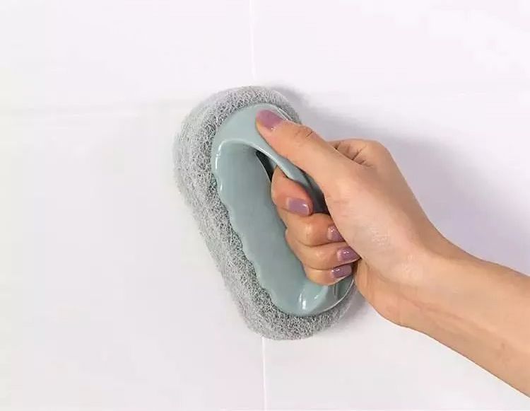 白墙有小坑怎么去除,白墙打洞上的污渍怎么去除