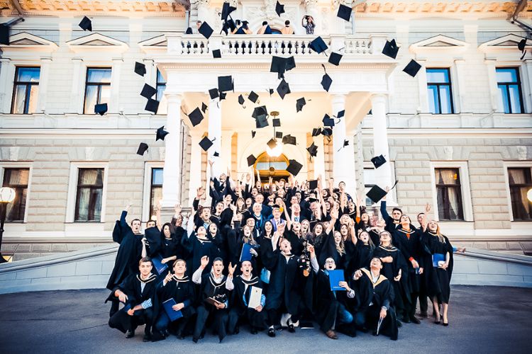 去俄罗斯留学有前途吗,去俄罗斯留学钱怎么带